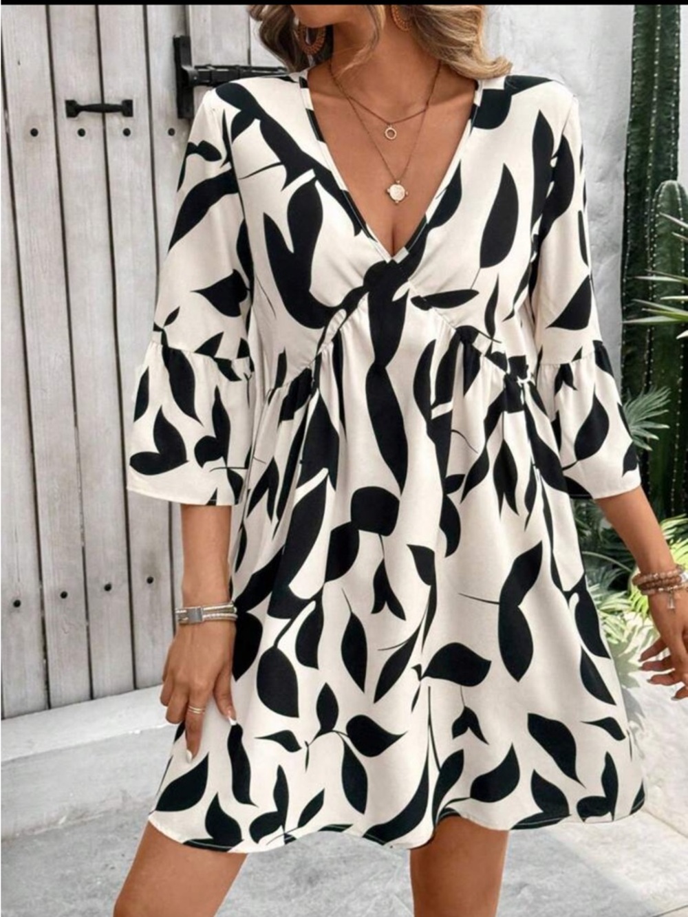 ! Women’s V-Neck Black & White Leaf Print Dress Plus Sz 16 - Picture 5 of 5